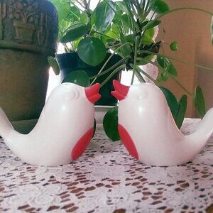 Bird Salt and Pepper Shakers White and Red Ceramic Like New, Pair of Lovebirds